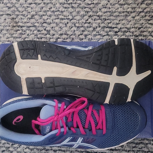 Gentle worn Asics - Picture 3 of 4